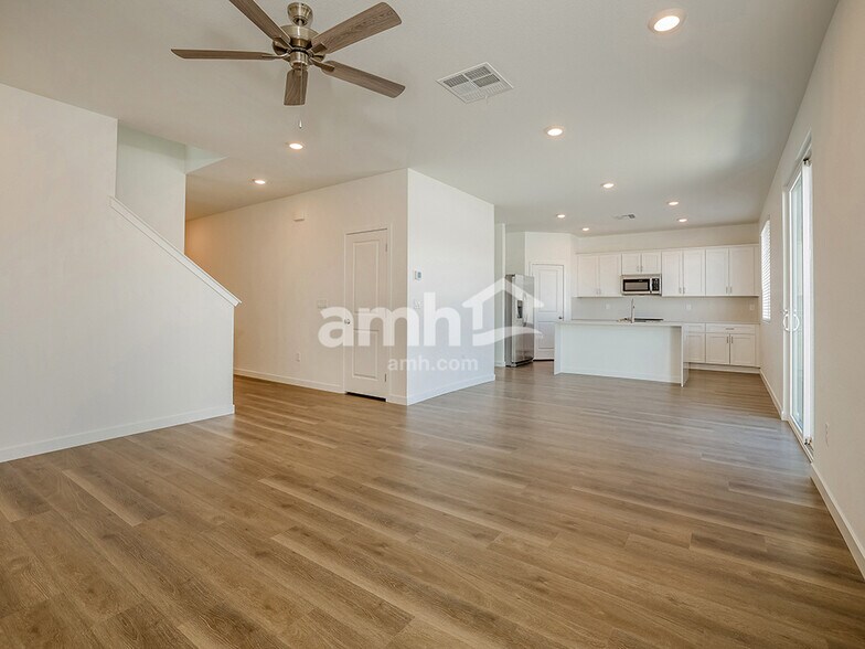 Building Photo - 2411 Dolly Ave