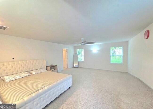 Building Photo - 327 Vly Oak Dr
