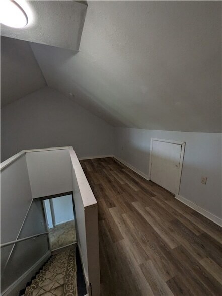 Building Photo - 447 Hays Ave