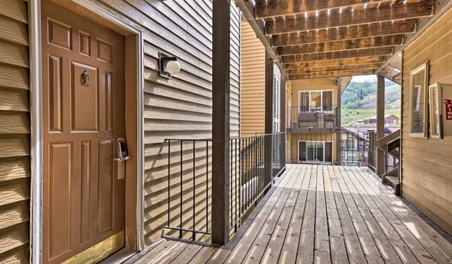 Building Photo - 96 Mountainside Dr