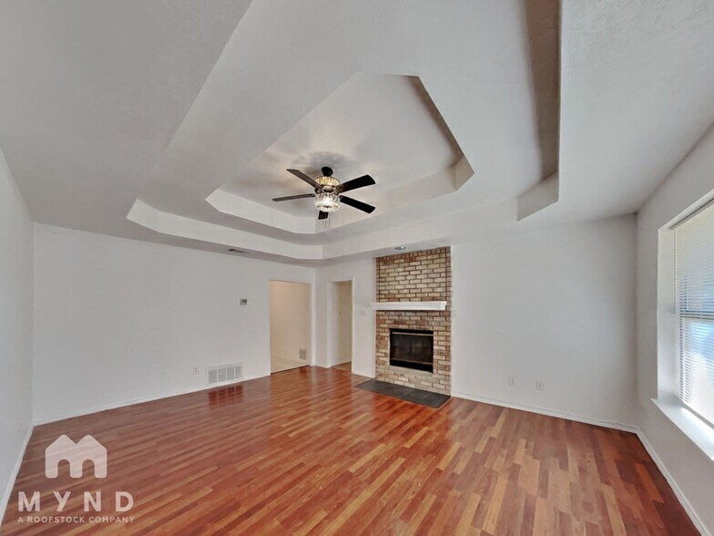 Building Photo - 1953 Kings Canyon Cir