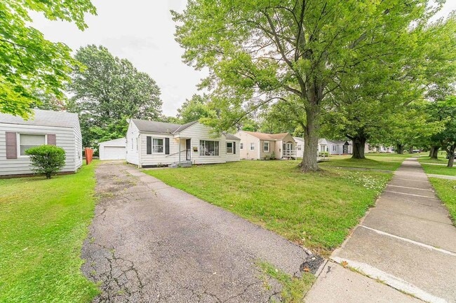 Building Photo - 2533 Greenvale Rd