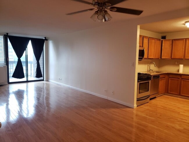 Living room - 2 Bay Club Dr