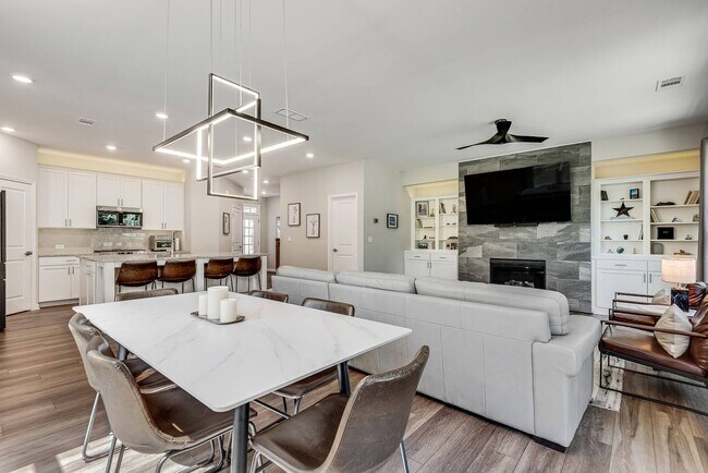 Building Photo - Bright, Modern, Spacious 4bd/3ba Home in Prime Scottdale Location