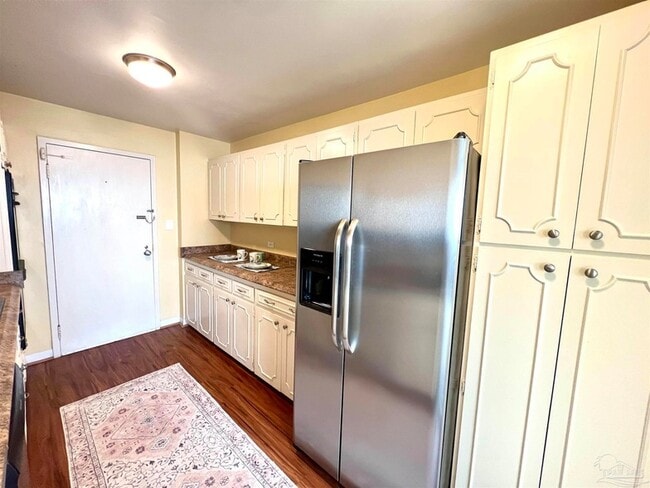 Building Photo - 825 Bayshore Dr