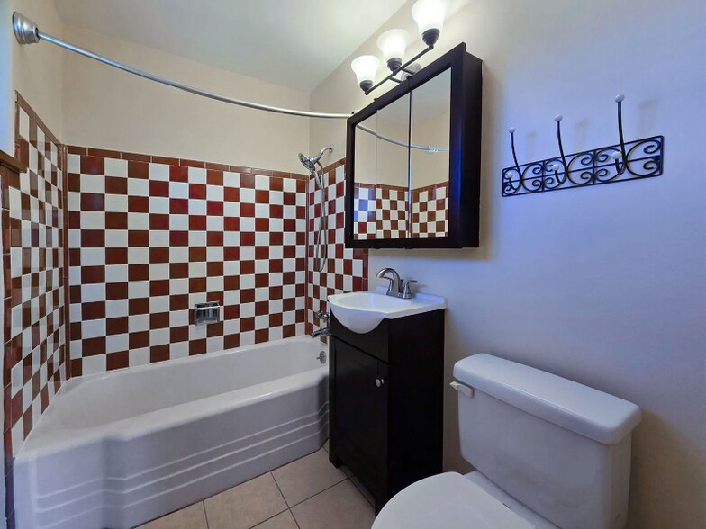 Building Photo - 512 Camino Solano