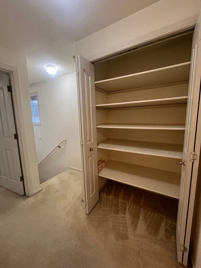 Building Photo - 2-bedroom 1-bathroom duplex in Thurston