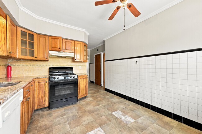 Building Photo - 129 W 28th St