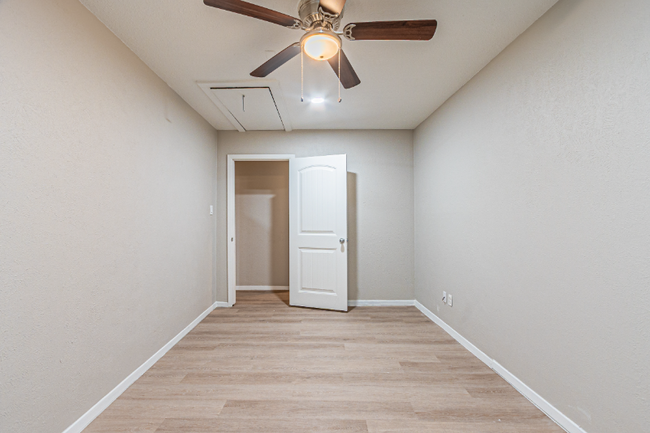 Building Photo - 3728 Yosemite Dr