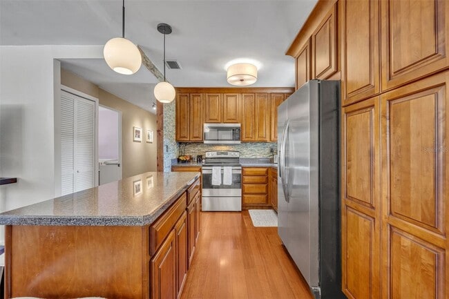 Building Photo - 906 Camellia Ave
