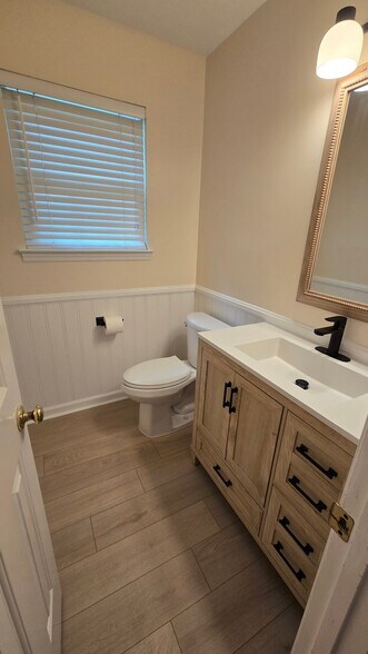 Building Photo - 1251 Carriage Park Dr