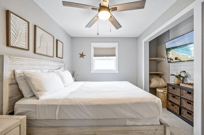 Building Photo - 366 W Osceola Ln