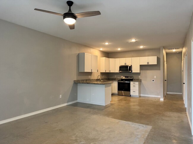 Building Photo - 13209 County Rd 499