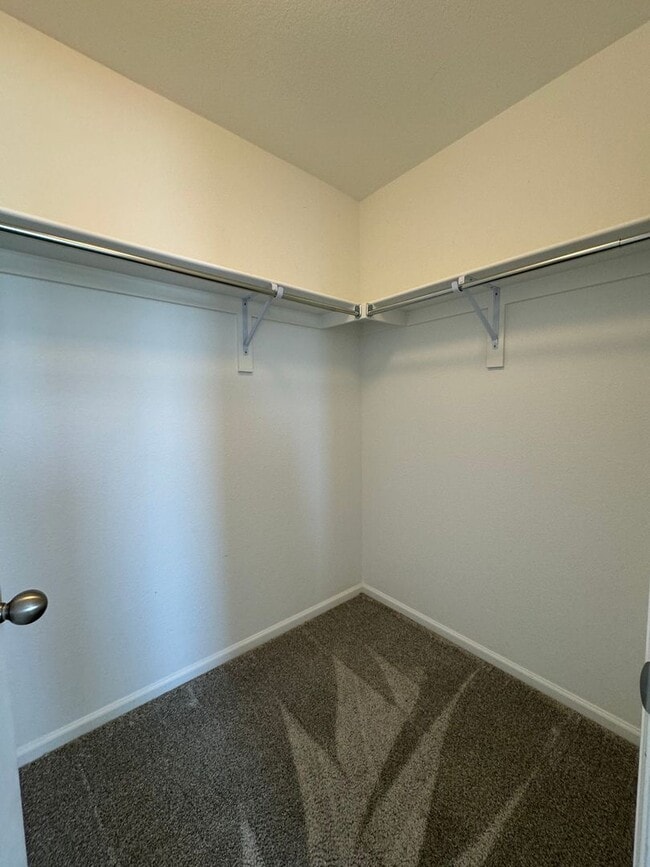 Building Photo - Newer 3 Bedroom plus loft in Paint Brush Hills