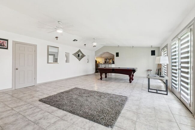 Building Photo - 2544 Cedarlawn Dr