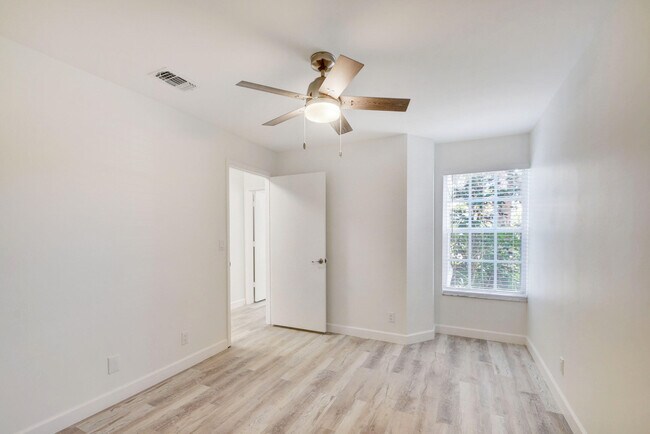Building Photo - 7390 Ashley Shores Cir
