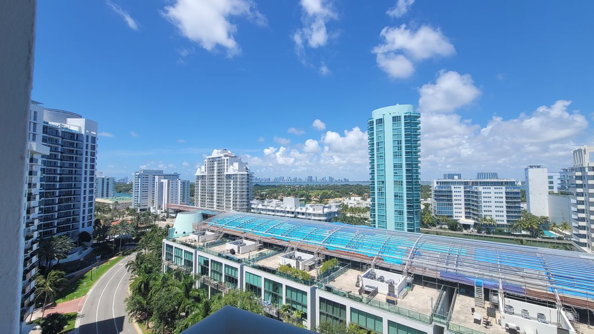 Building Photo - 6039 Collins Ave