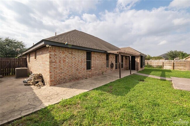 Building Photo - 18 N 30th St