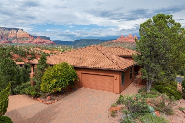 Building Photo - Unfurnished, 1-year long-term rental