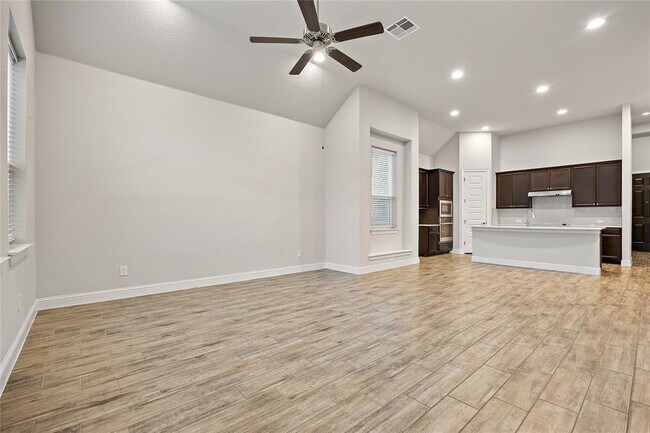 Building Photo - 2004 Highland Ridge Rd