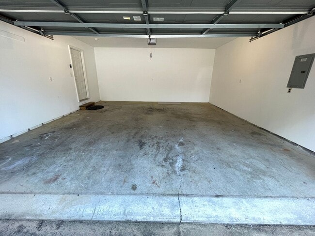 Building Photo - Super Nice Shelbyville Condo For Rent