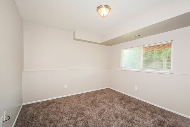 Building Photo - 14368 Jamestown Bay Dr