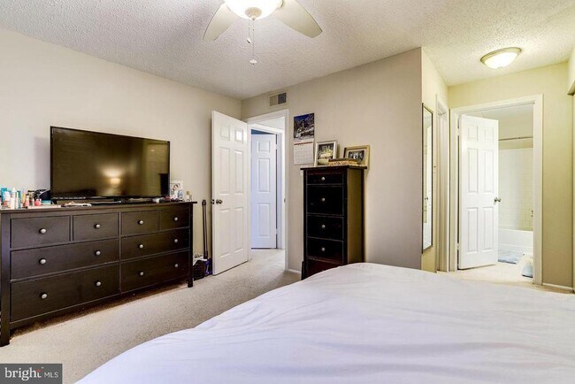 Building Photo - 7761 Inversham Dr