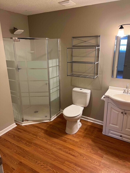 Building Photo - 12202 Greenleaf Dr SE