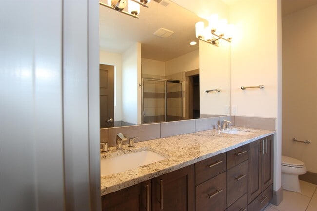 Building Photo - 1271 E Lone Creek Dr