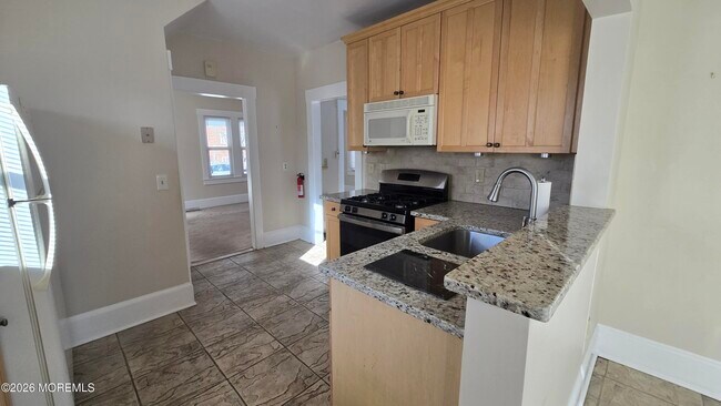 Building Photo - 16 Colfax St