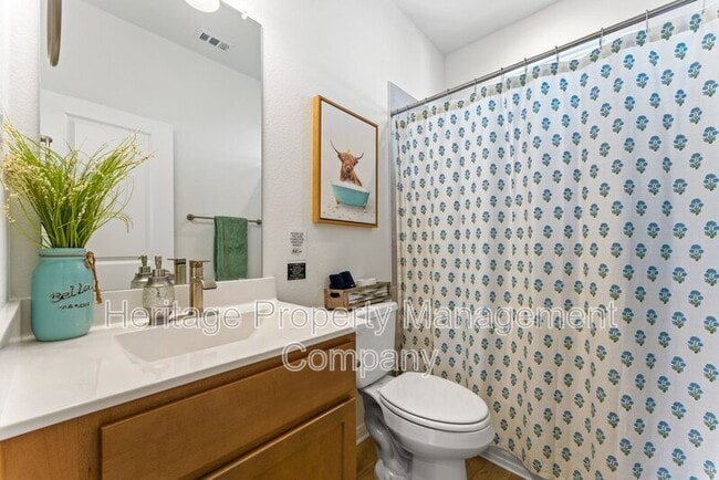 Building Photo - 2119 Hofstaat