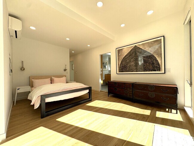 Building Photo - Modern Home availalble for lease in Menlo ...