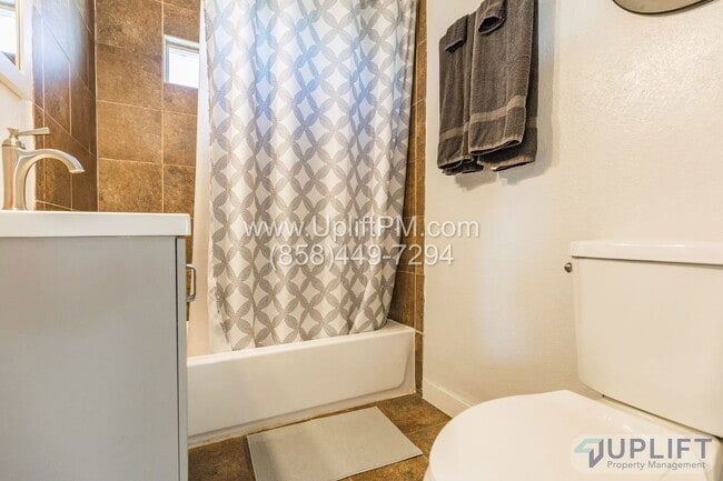 Building Photo - 4833 Castle Ave