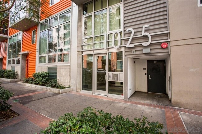 Building Photo - Beautiful East Village Top Floor Loft