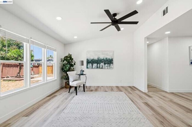 Building Photo - 2800 Seville Cir