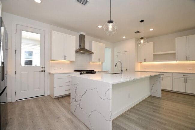 Building Photo - 2209 Via Laura Ln