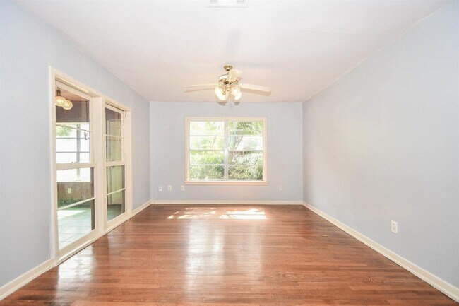 Building Photo - 1911 Wyndale St