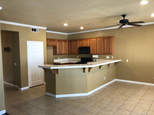 Building Photo - 3117 Thoroughbred St