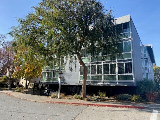 Steps to Downtown shopping - 6 Seville Way