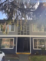 Building Photo - 122 Lilly Rd NE