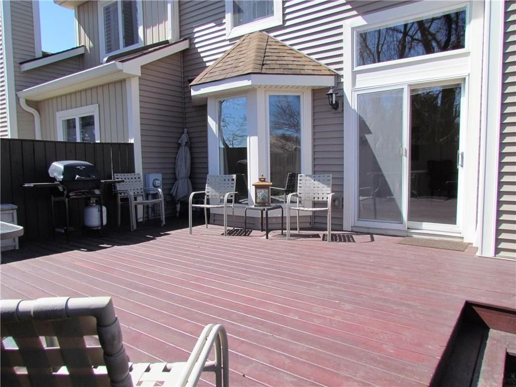 Deck - 16 Montreal Pl