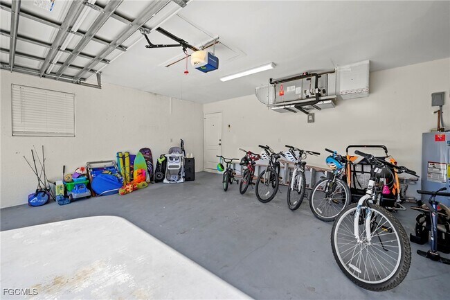 Building Photo - 1831 SE Van Loon Terrace