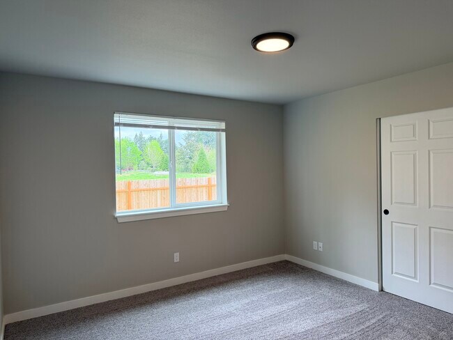 Building Photo - 4937 Sleater Kinney Rd NE