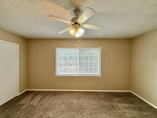 Building Photo - Delmar Dr. 2510/2512