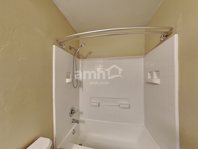 Building Photo - 6467 S Sunrise Valley Dr