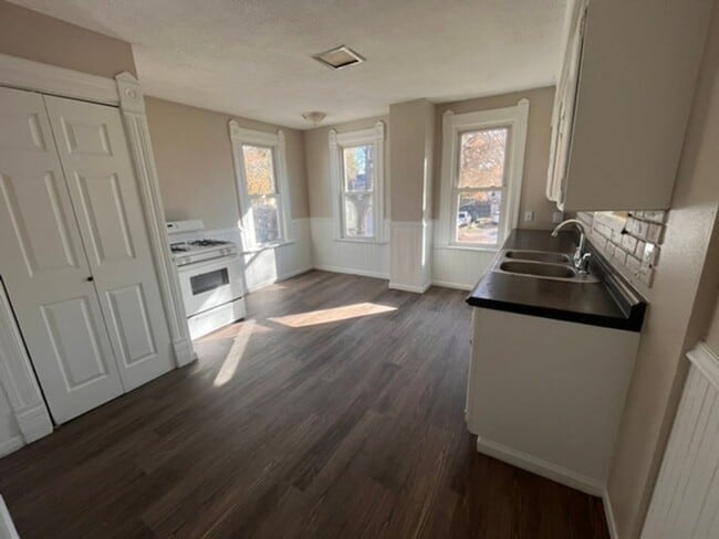 Building Photo - ET 805 W 15th St Dav