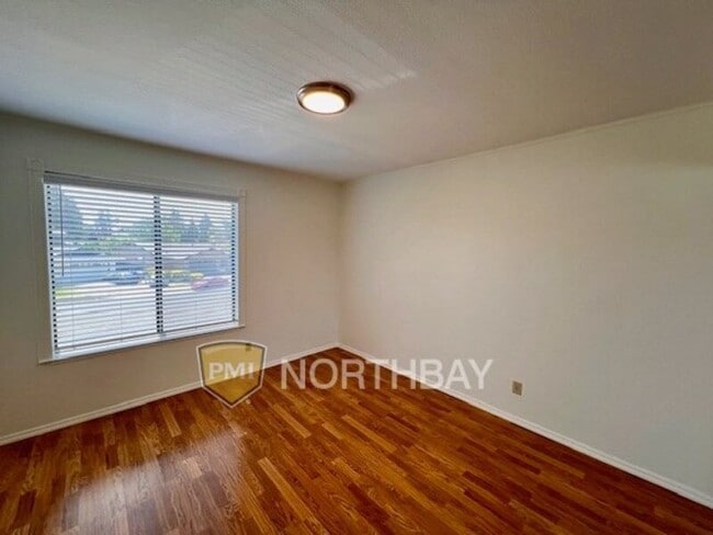 Building Photo - 3552 Larchmont Ct