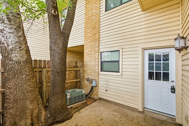 Building Photo - 8400 Jamestown Dr
