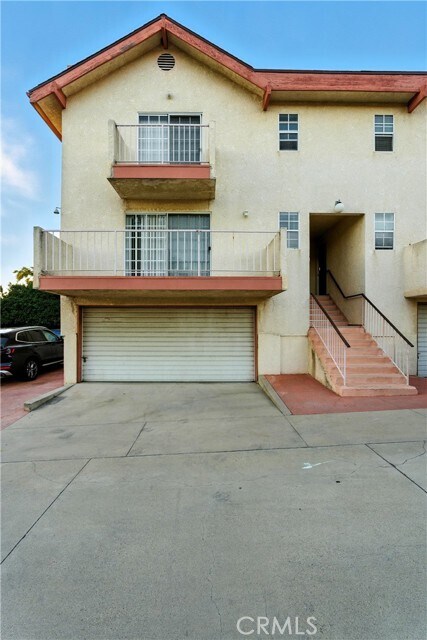 Building Photo - 10433 Plainview Ave