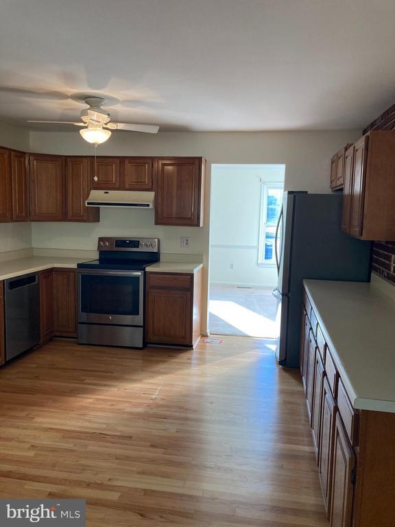 Building Photo - 13456 Point Pleasant Dr